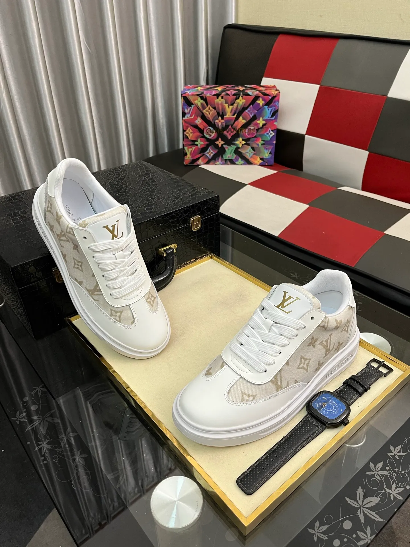 Men's shoes 💰540⌚️⌚️ Louis vuitton/LV Louis Vuitton 》Original quality.~ Unique modern style sneakers. 🏃A must-have casual shoe for trendy men😍😍 Original brand imported from Italy, imported original leather, sheep lining (refuses to discolor and grind feet) Sole: Original sole provided by the original factory, French lazy style design ⚠️Fit to the feet, original quality, super comfortable original sole. Code number: 38-445️⃣Colors available